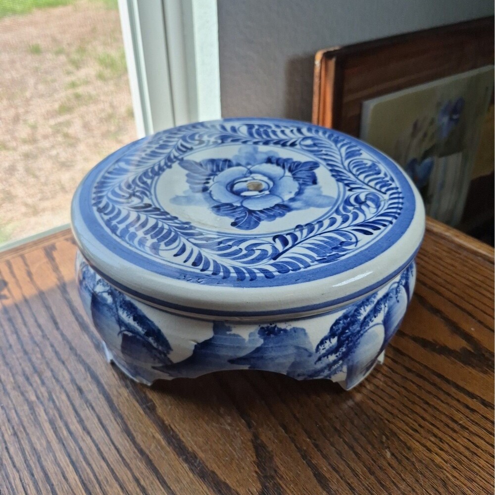 Vtg Chinoiserie Blue & white Ceramic Plant Riser Stand 9.75" Round 4.5" Tall